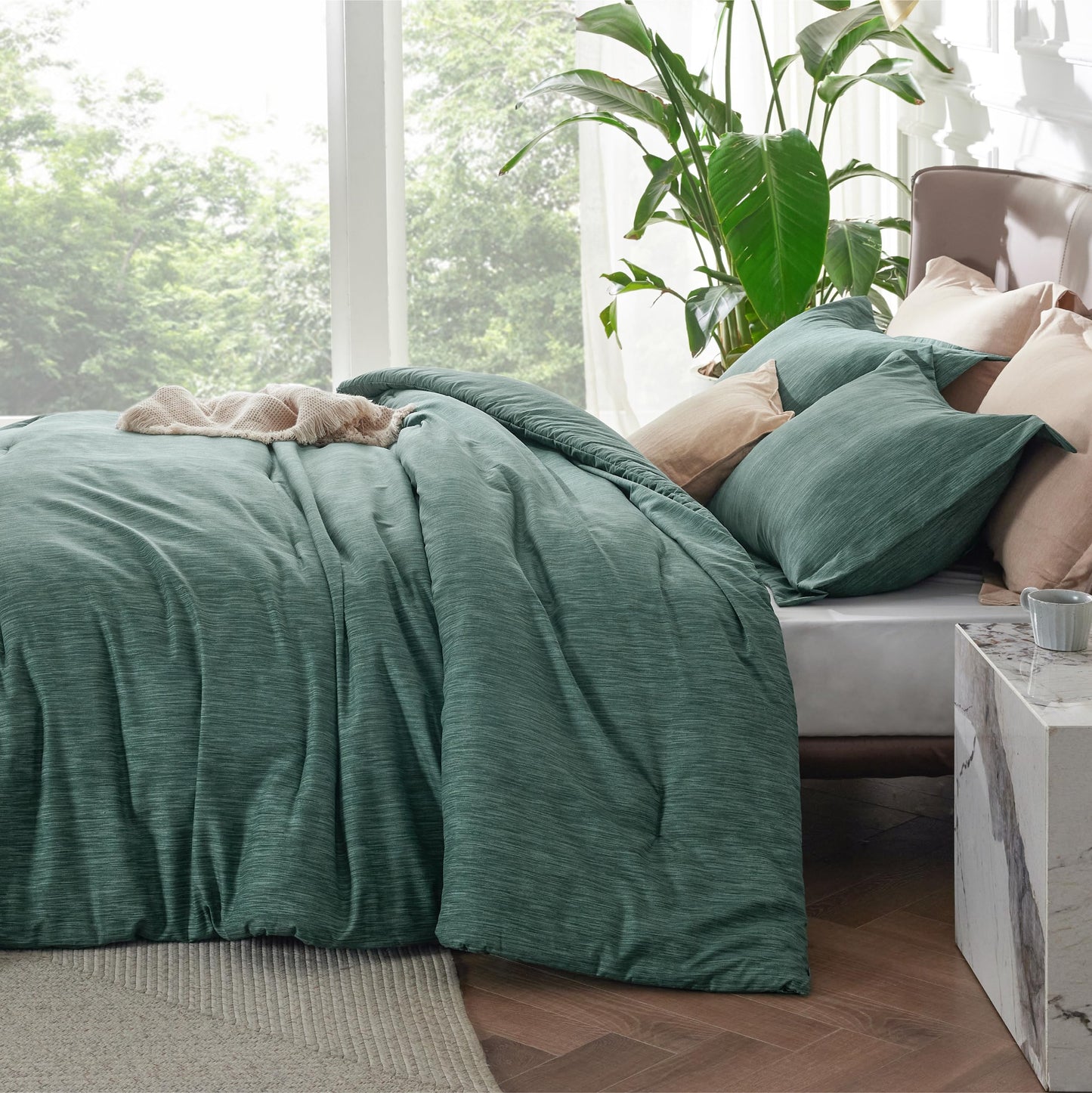 Bedsure Queen Comforter Set - Emerald Green Soft Bedding for All Seasons, Cationic Dyed Bed Set, 3 Pieces, 1 Queen Size Comforter (90"x90") and 2 Pillow Shams (20"x26"+2")