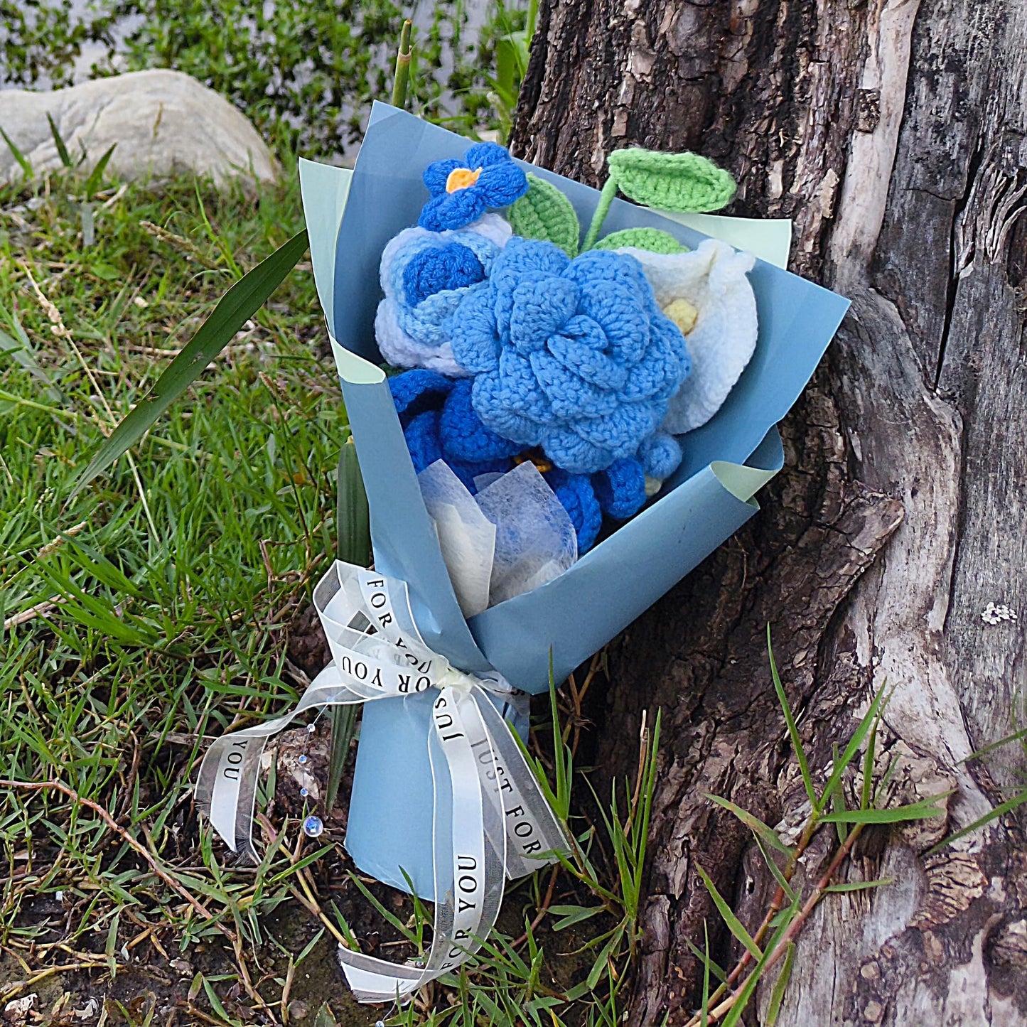 MengxFly Crochet Flower Bouquet Blue, Graduation Flowers Bouquet, Handmade Knitted Floral Gift for Her, with Gift Box, Bag and Card