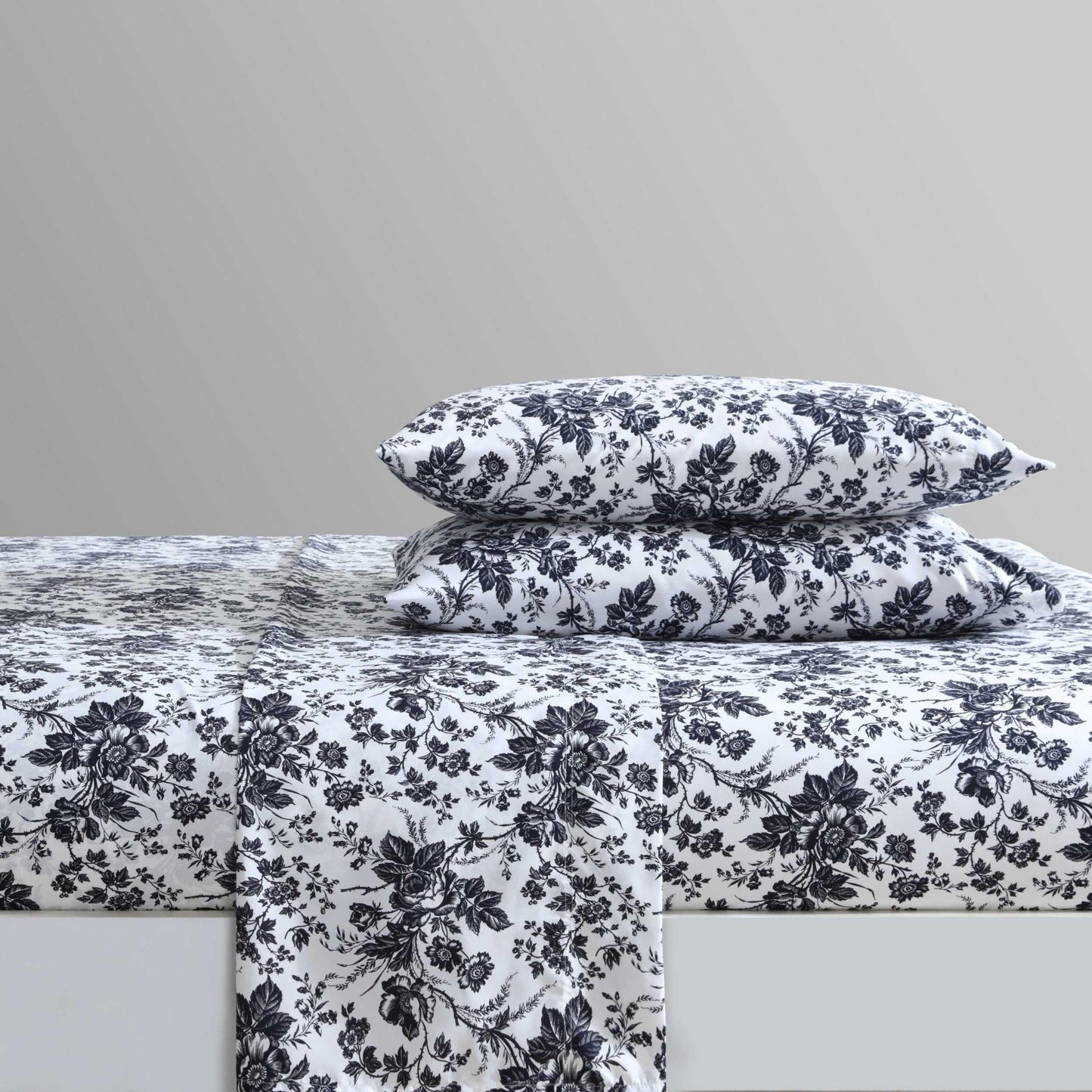 Betsey Johnson - Queen Size Sheet Set, Ultra-Soft & Lightweight Bedding with Pillowcases, Fully Elastic Fitted Sheet, Deep Pocket, Floral Room Decor (Betsey's Toile Black)