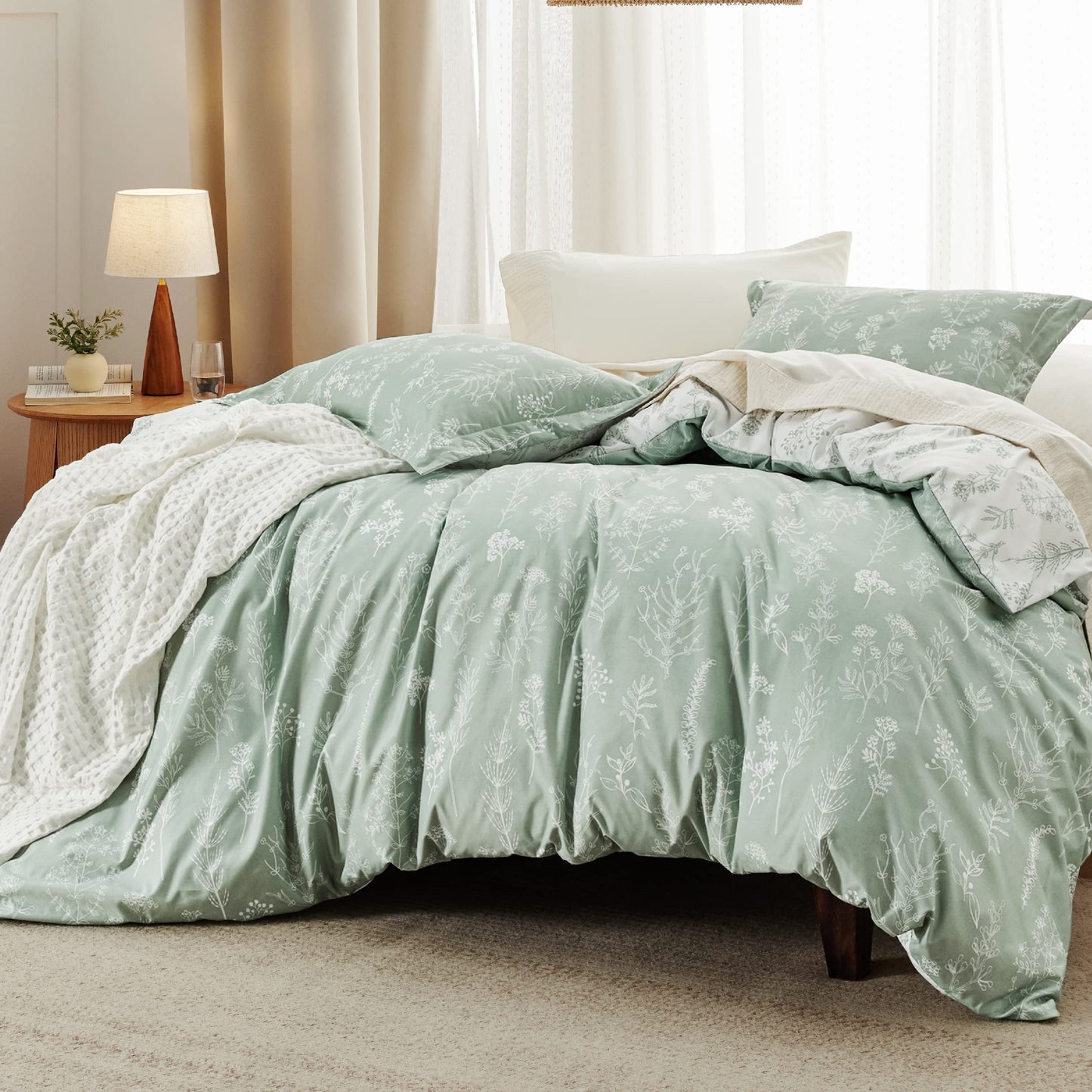 Bedsure Queen Comforter Set - Sage Green Bed Set, 3 Pieces Cute Floral Bedding, 1 Soft Reversible Botanical Flowers Comforter and 2 Pillow Shams