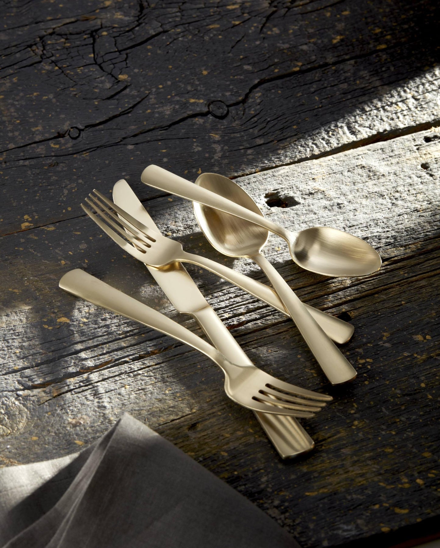 Oneida Silverware Set For 4, Aptitude Champagne Satin 20-Piece Flatware Set, Service For 4, 18/0 Stainless Steel Silverware Set, Dishwasher Safe, Knives Spoons and Forks Set, (Champagne, 20 Piece)