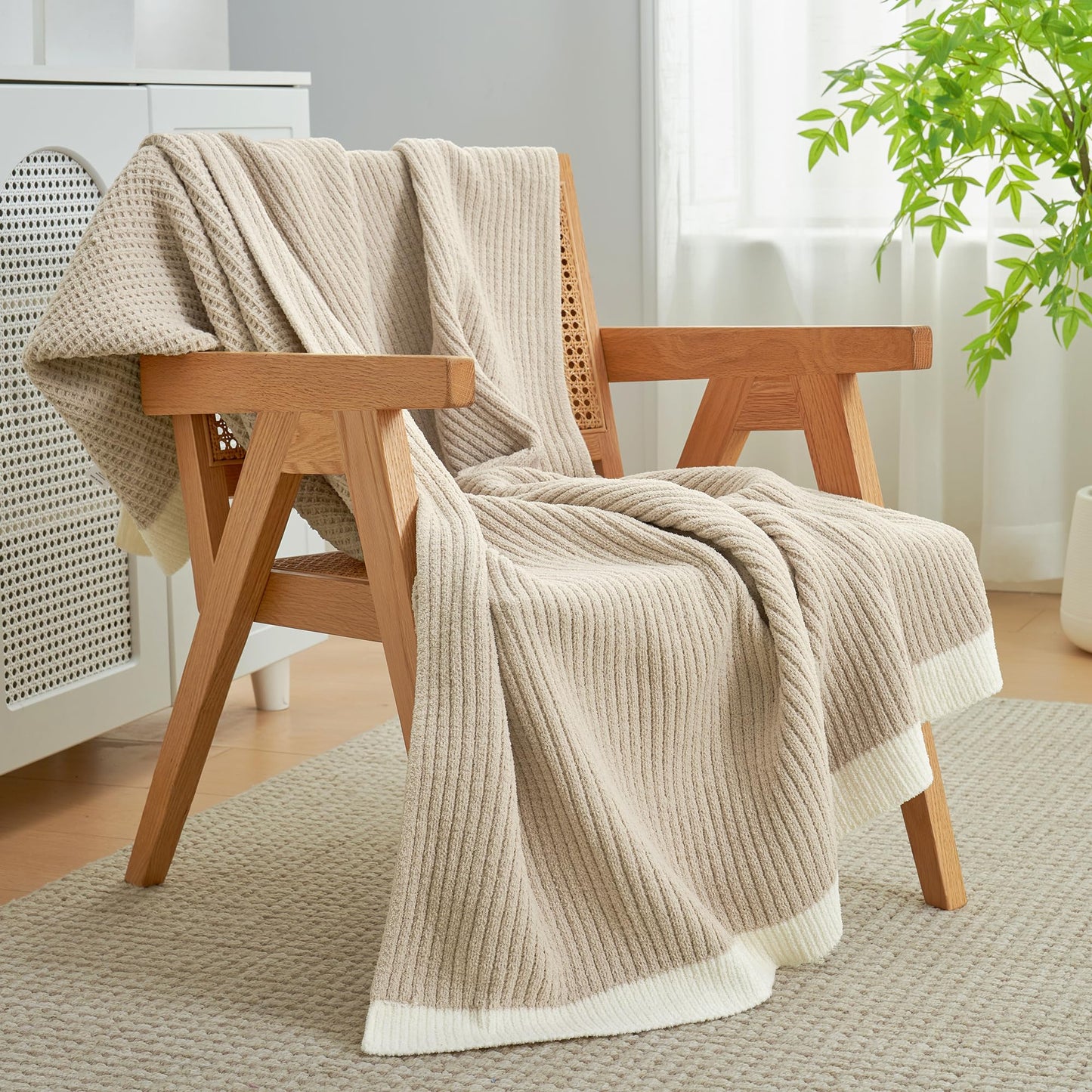 Amélie Home Chenille Throw Blanket, Soft Cozy Waffle Throw for Couch & Sofa, Warm Yet Lightweight, Breathable All-Season Throws for Women Men, Housewarming, Birthdays, 50"x60", Beige