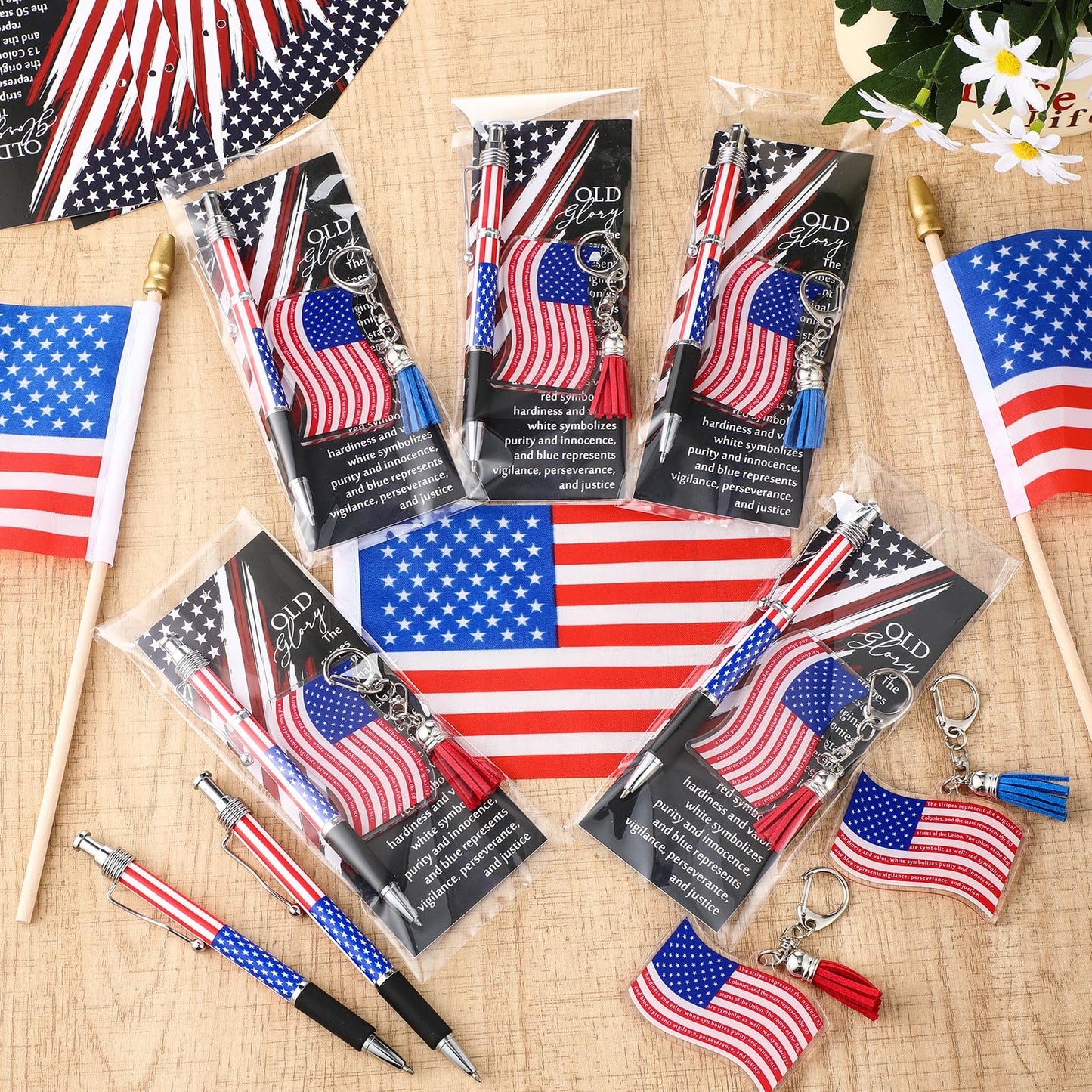 Sayglossy 50 Sets 250th Souvenirs Gift Flag Ballpoint Pen Flag USA Acrylic Keychain with The USA Patriotic Themed Card Souvenirs Gifts for Veteran Patriotic Independence Day Party Supplies