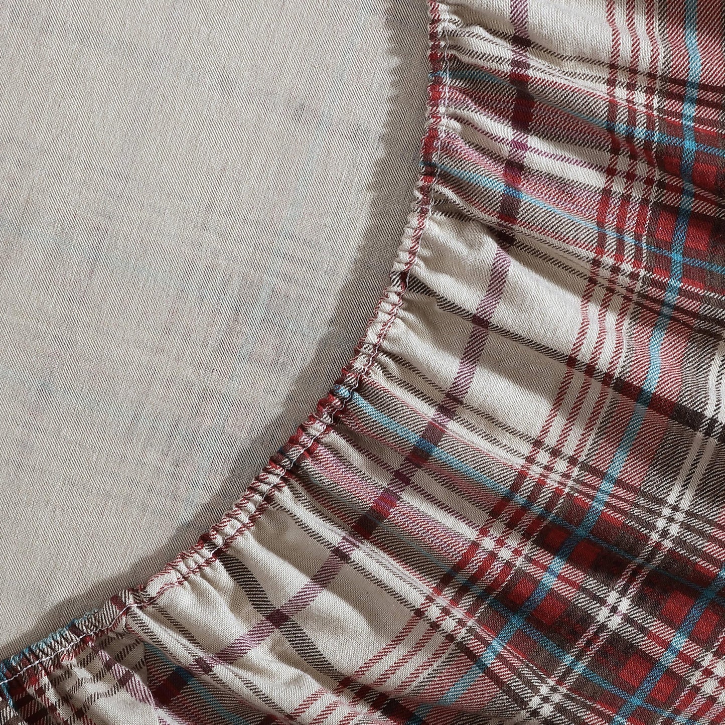 Eddie Bauer - Flannel Sheets Queen Size, Anti-Pilling & Wrinkle Resistant Cotton, Touchably Soft for All-Season Comfort - Bed Sheets with Matching Pillowcases & Fitted Sheet (Montlake Plaid Red)