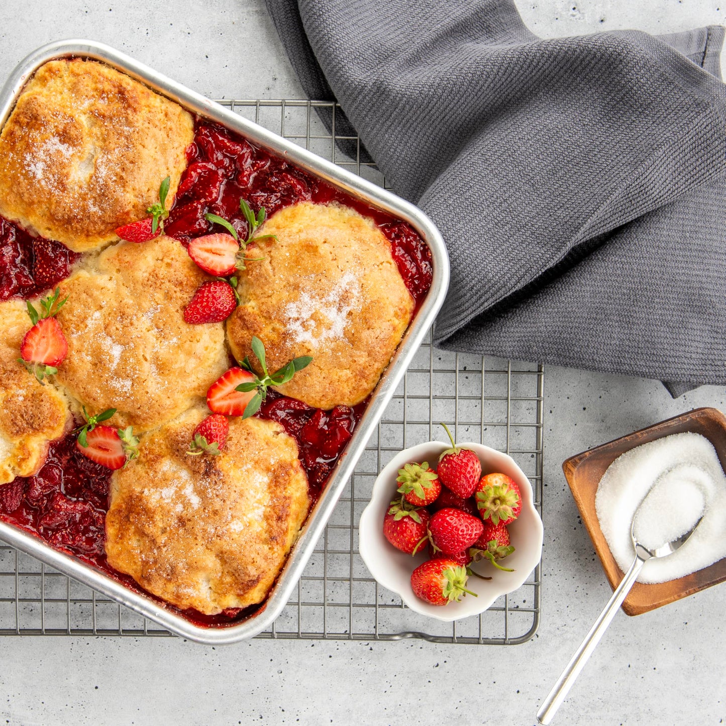 Nordic Ware Natural Aluminum Commercial Square Cake Pan with Lid, Exterior 9.88 x 9.88 Inches